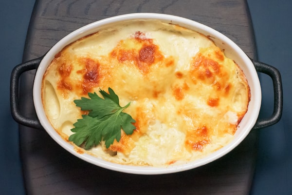 Gegratineerde uien met Gruyère