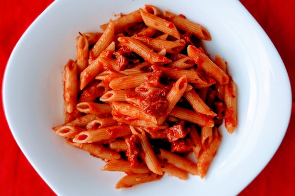 Penne all'arrabiata met Parmezaan