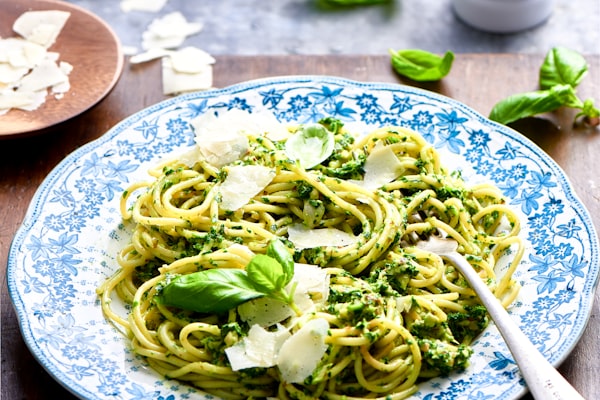 Pesto met Parmezaan en basilicum